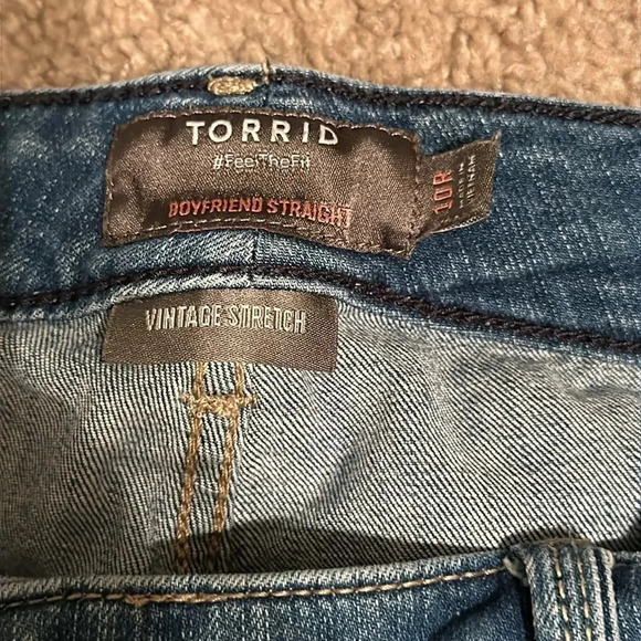 Torrid Boyfriend Straight Vintage Stretch Washed Denim Distressed Jeans Size 10 - Picture 3 of 4